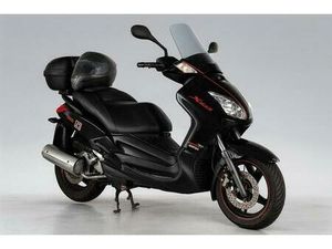 ② YAMAHA XMAX 125
