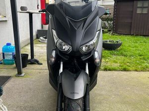 YAMAHA XMAX 400