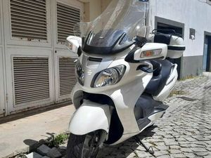SUZUKI BURGMAN 650 COIMBRA (SÉ NOVA, SANTA CRUZ, ALMEDINA E SÃO BARTOLOMEU)
