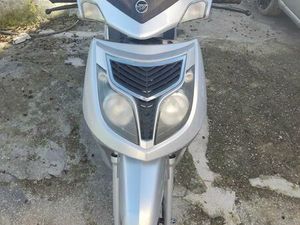 VENDO KEEWAY 125 CC ANO 2010 UNIÃO DE FREGUESIAS DA CIDADE DE SANTARÉM