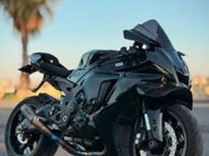 YAMAHA R1 2024 - SC PROJECT -FULL BLACK - GARANZIA