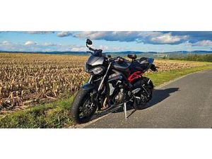 TRIUMPH STREET TRIPLE 765 RS