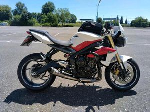 TRIUMPH STREET TRIPLE 675