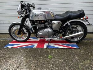 TRIUMPH THRUXTON 900 EFI CAFÉ RACER