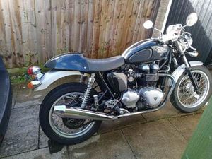 2004 TRIUMPH THRUXTON 865 CC CAFE RACER (CARB MODEL). MOT'D TIL 2026. FSH