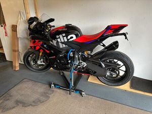 APRILLIA RSV4 FACTORY *VIELE EXTRAS*