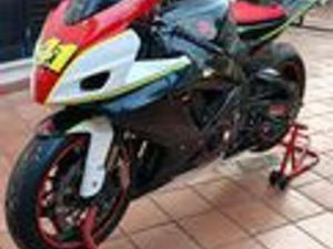 SUZUKI GSX R 750 K7 ALLEST. PISTA CON DOCUMENTI