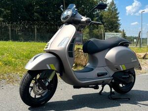 VESPA SUPERTECH 300 2023