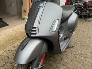 VESPA 125 GTS SUPER SPORT „ GIRGIO TITANIO “