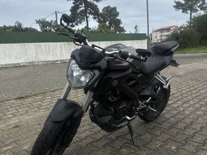YAMAHA 2014 MT 125 CORROIOS