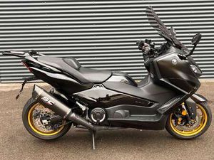 YAMAHA TMAX 560