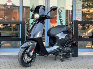 VESPA SPRINT 125 IGET ABS GRAPHITE GREY AKRAPOVIC 0KM ACTIE — MOTOREN | OVERIGE MERKEN — MARKTPLAATS