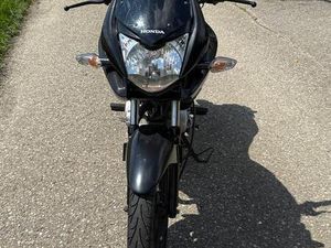 HONDA CBF 125 JC 40 MIT NAVI UND USB-LADEMÖGLICHKEIT