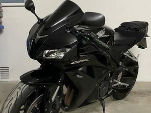 HONDA CBR 600RR (AKRAPOVIC)