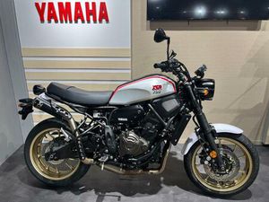 YAMAHA XSR 700 XTRIBUTE *AKRAPOVIC*