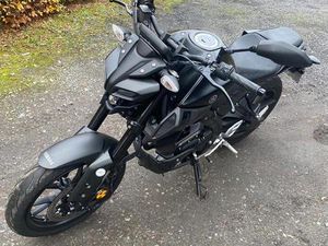 YAMAHA MT 125 SCHWARZ MIT LADEGERÄT