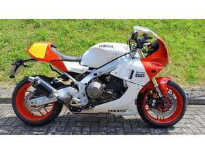 YAMAHA XSR900 GP 3 JAHRE GARANTIE; ZUBEHÖR; AKRA