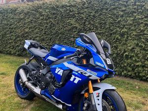 YAMAHA R1 RN49
