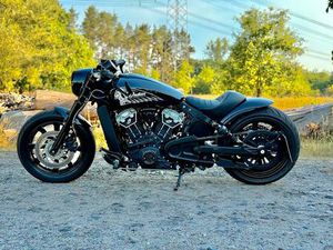 INDIAN SCOUT BOBBER 240ER REIFEN-UMBAU