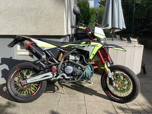FANTIC 125 SUPERMOTO