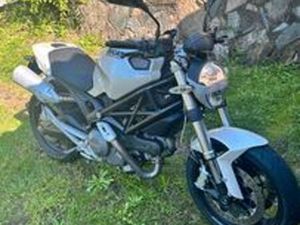 DUCATI MONSTER 696