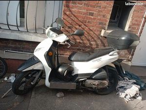 SCOTER PEUGEOT TWEET