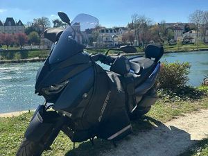 YAMAHA XMAX 300