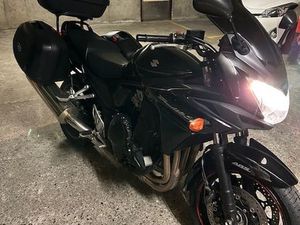 À VENDRE, MOTO BANDIT 1250S ABS, CARÉNÉE, VALISES, NOIRE NACRÉE. AUCUN FRAIS A PREVOIR