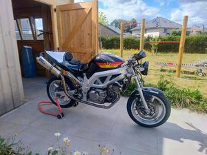 ② SUZUKI SV650 CIRCUIT/ STOCKTWIN