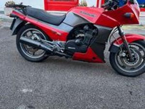 KAWASAKI GPZ 900 R