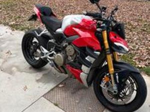 DUCATI STREETFIGHTER V4S FULL AKRA