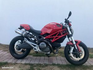 DUCATI MONSTER 696+