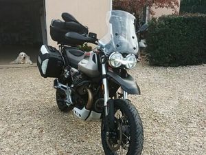 MOTO GUZZI V85 TRAVEL TOUTE ÉQUIPÉE - EXCELLENT ÉTAT -AFFAIRE À SAISIR :-)