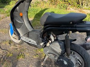 SCOOTER PEUGEOT - BON ÉTAT - IDÉAL POUR LES DÉPLACEMENT DU QUOTIDIENS