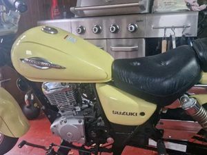 SUZUKI GZ125 MARAUDER