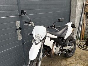 À VENDRE : DERBI 50 CC ENTIÈREMENT D’ORIGINE – 2017 – 16 600 KM
