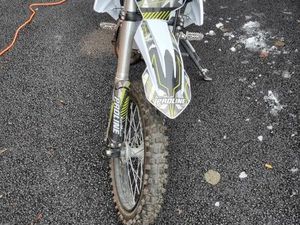 DIRT BIKE