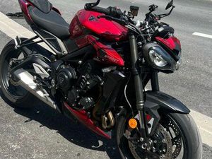 TRIUMPH STREET TRIPLE 765 RS