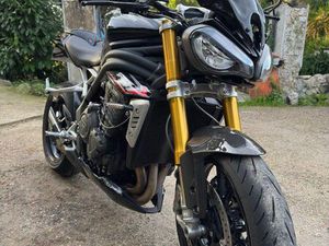 TRIUMPH SPEED TRIPLE 1200 RS