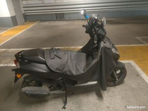 SCOOTER PEUGEOT KISBEE 50 – BLACK EDITION – 2022 – TRÈS PROPRE