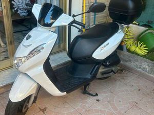 VENDS SCOOTER PEUGEOT KISBEE