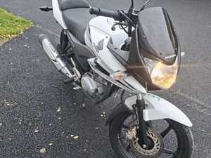 HONDA 125 CBF 5 200 KM 2011 TRÈS BON ÉTAT CT OK BATTERIE NEUVE