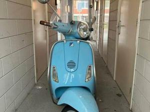 BABY BLAUWE VESPA LX50 2 TAKT ORIGINEEL — SCOOTERS | VESPA — MARKTPLAATS