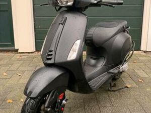 MOOIE VESPA SPRINT I-GET EURO 4 MET LUXE OPTIES — SCOOTERS | VESPA — MARKTPLAATS