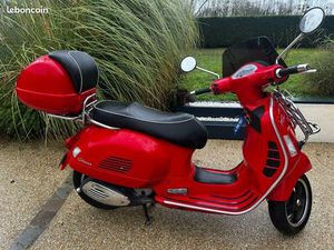 VESPA 2012 GTS 125 AVEC TOP CASE