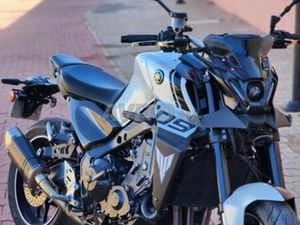 YAMAHA MT 09