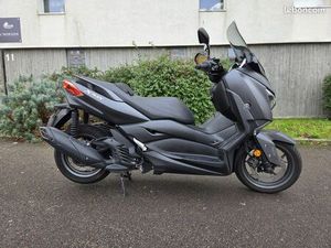 YAMAHA XMAX 125