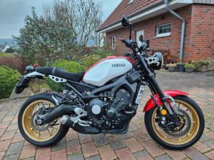 YAMAHA XSR900