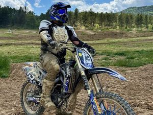 MOTOCROSS YAMAHA YZ250F 4 TEMPS À CARBU