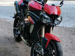 TRIUMPH SPEED TRIPLE 1050